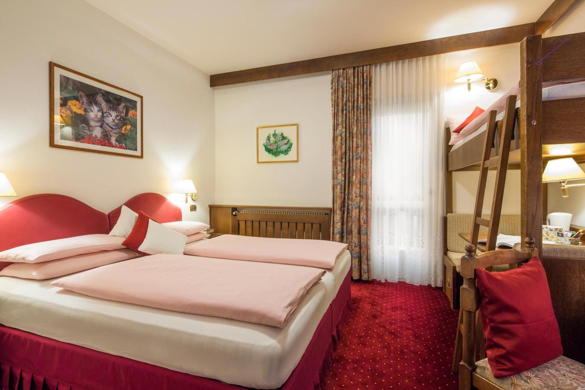 Hotel Maria Corvara In Badia Exterior photo