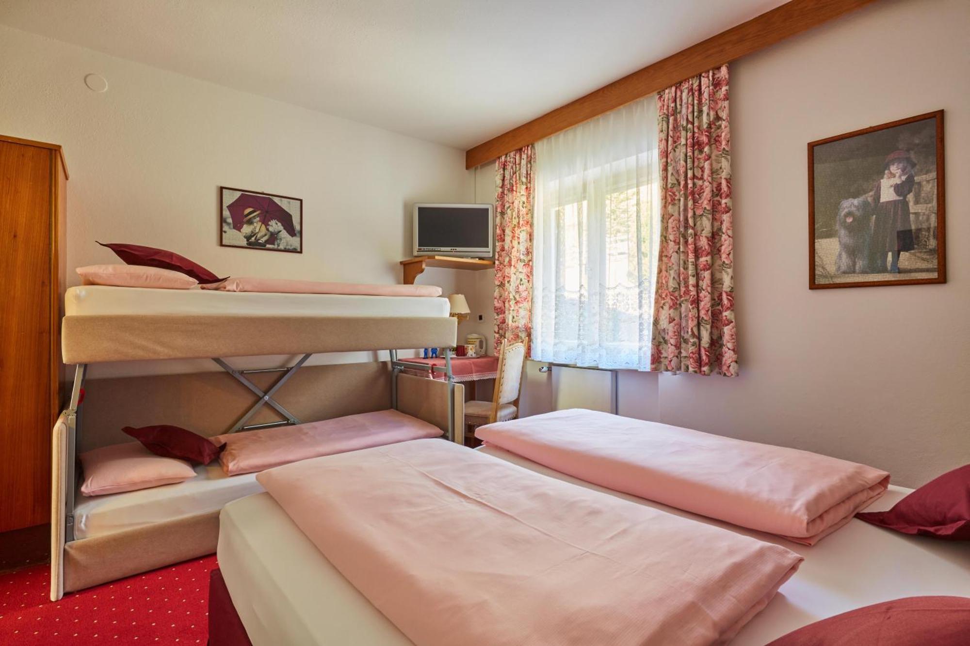 Hotel Maria Corvara In Badia Exterior photo