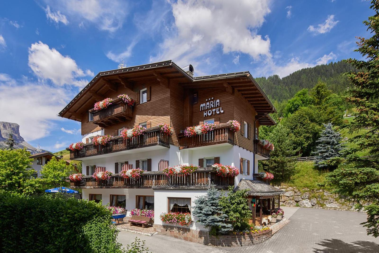 Hotel Maria Corvara In Badia Exterior photo